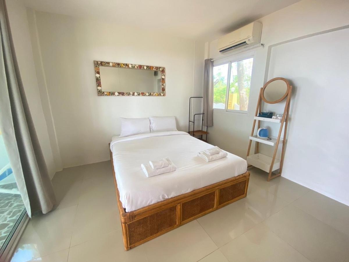 Issara Beach Resort Sichon Ngoại thất bức ảnh