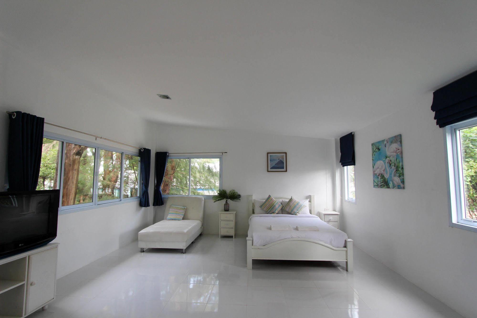 Issara Beach Resort Sichon Ngoại thất bức ảnh