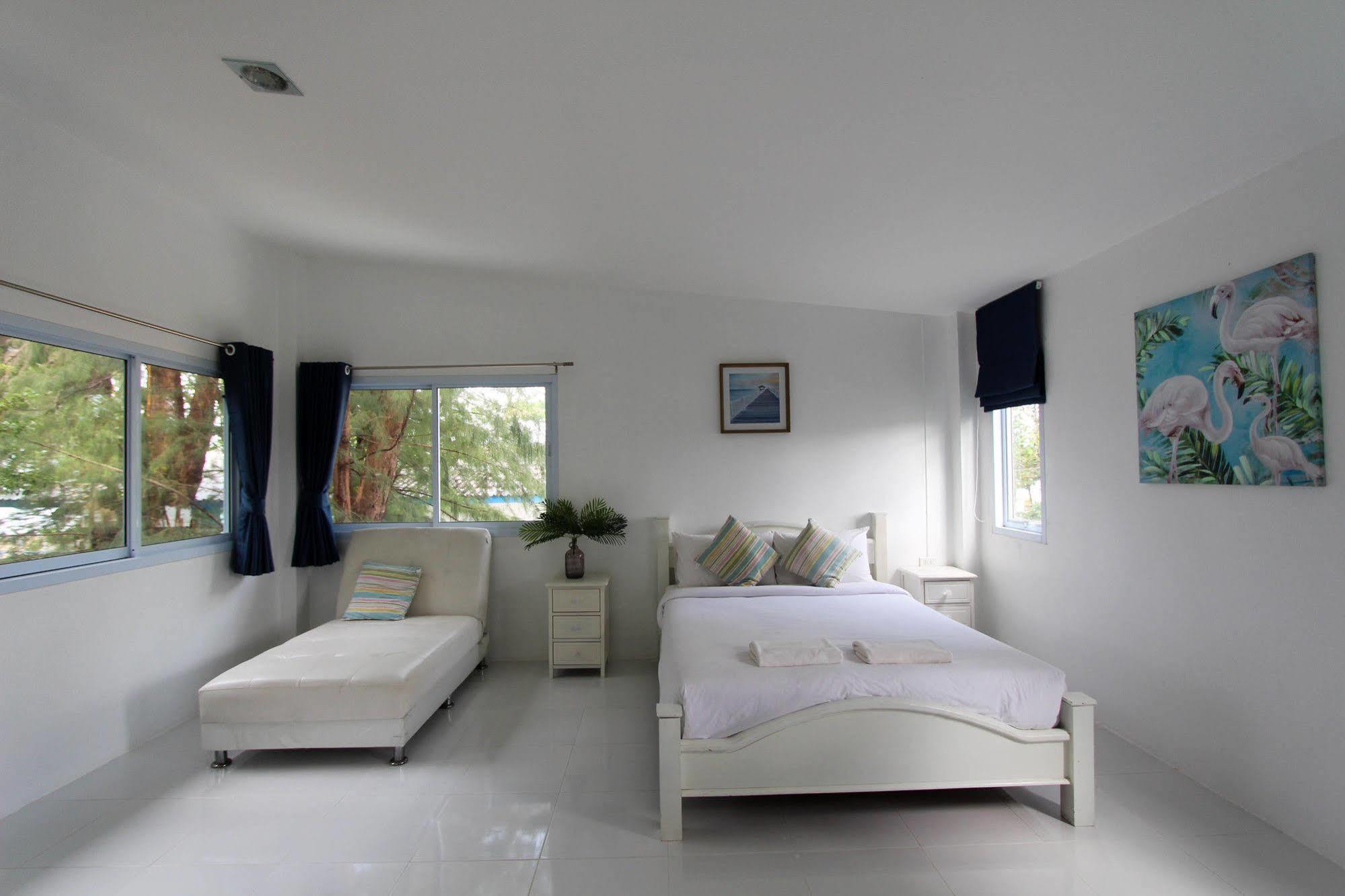 Issara Beach Resort Sichon Ngoại thất bức ảnh