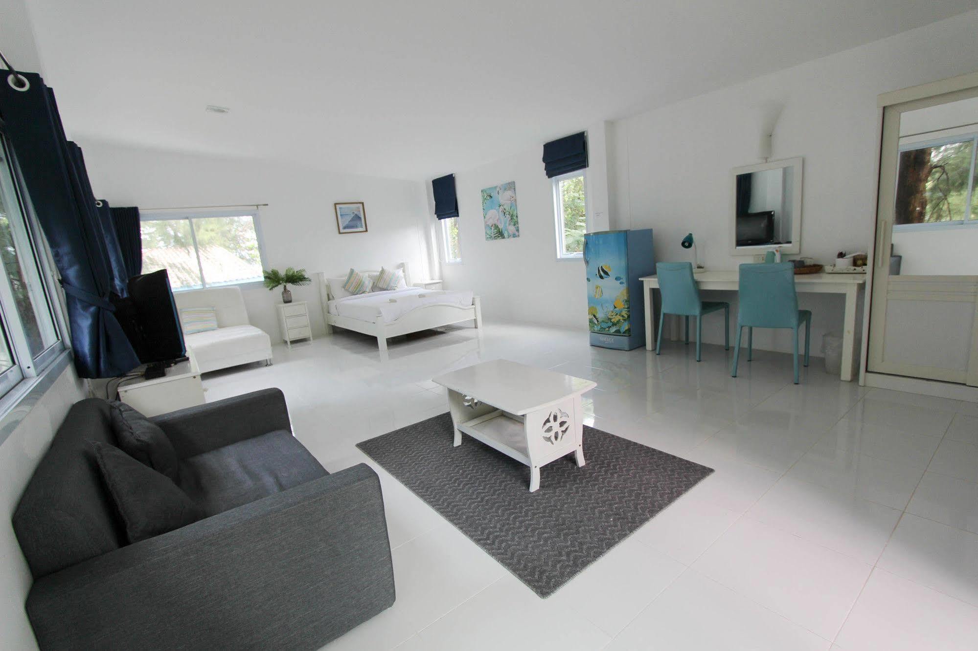 Issara Beach Resort Sichon Ngoại thất bức ảnh