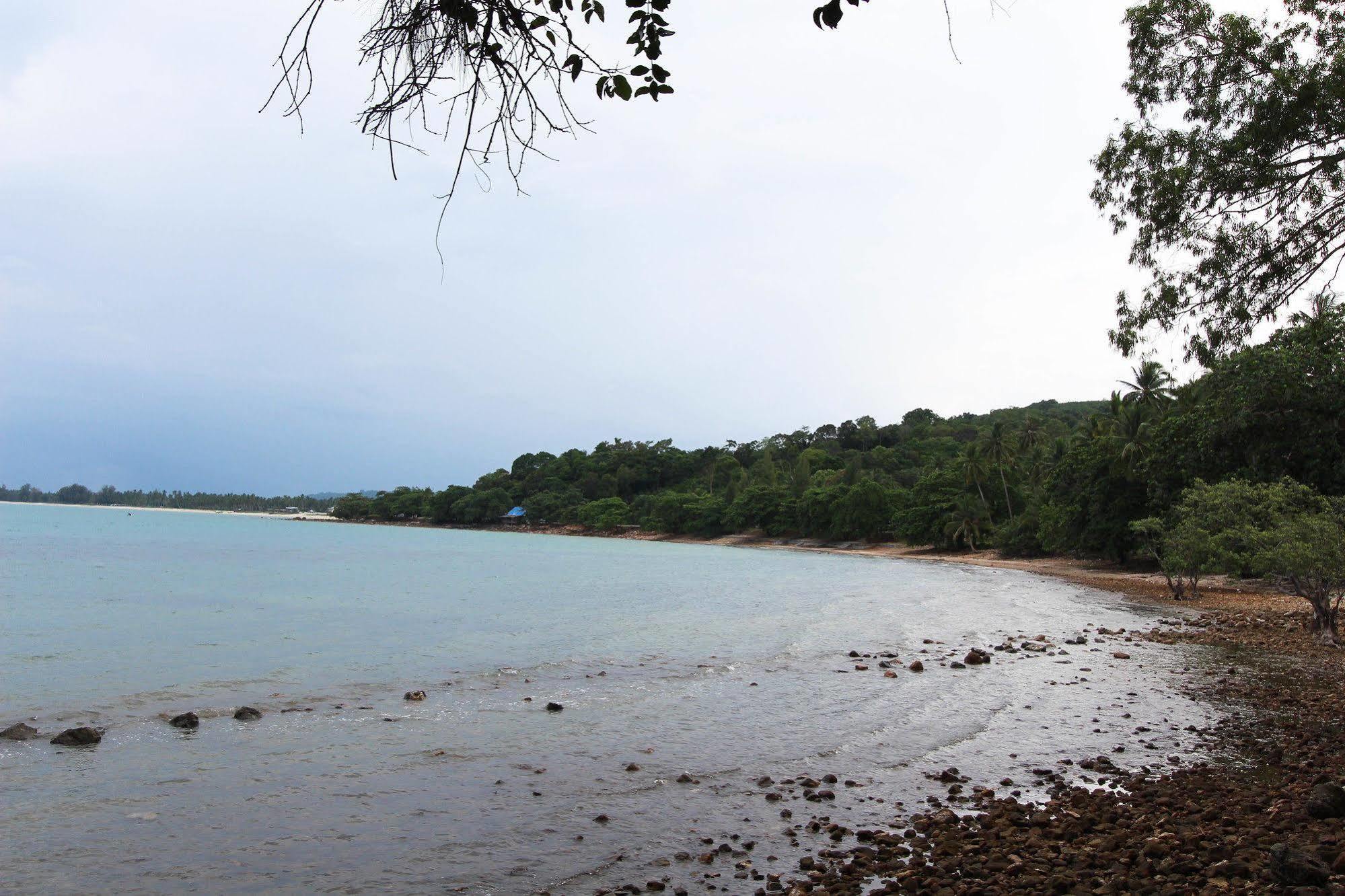 Issara Beach Resort Sichon Ngoại thất bức ảnh