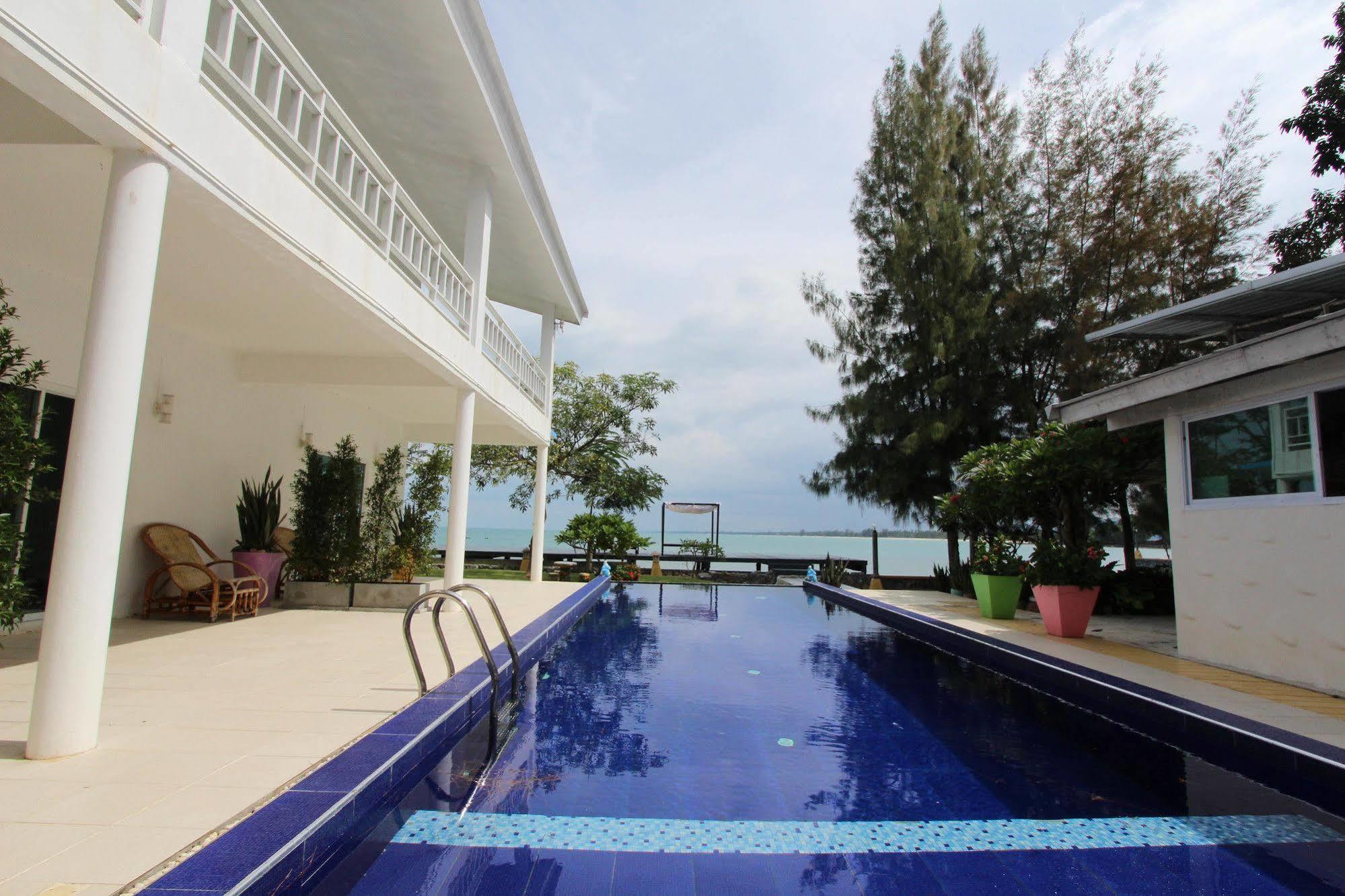 Issara Beach Resort Sichon Ngoại thất bức ảnh