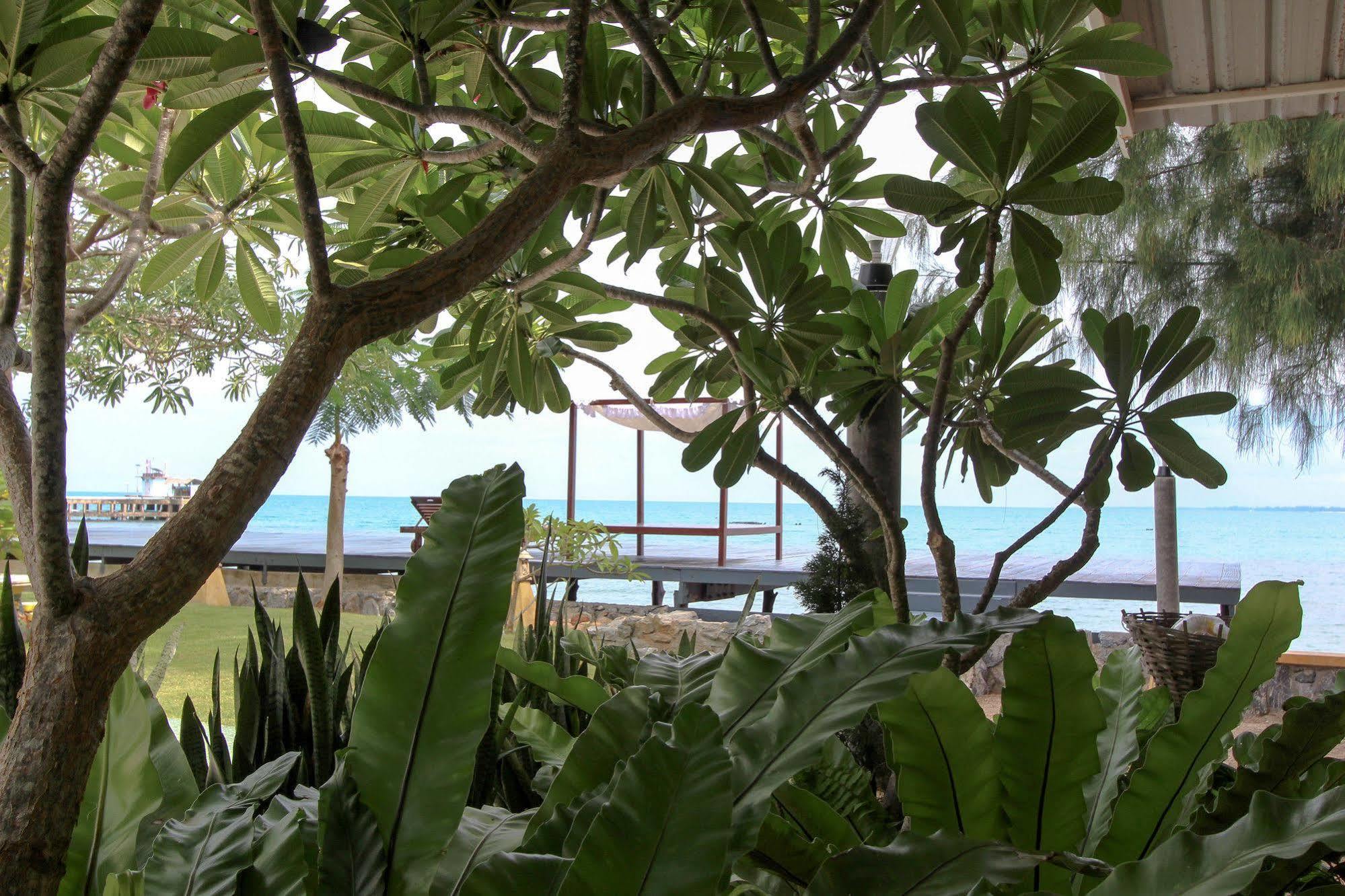 Issara Beach Resort Sichon Ngoại thất bức ảnh